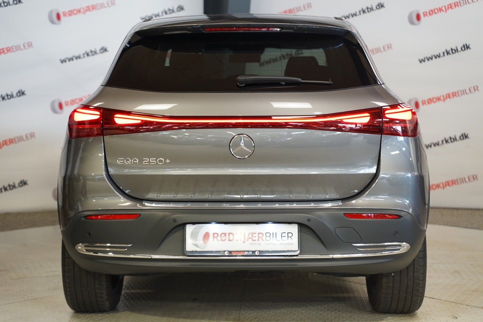 Grå Mercedes EQA250+ fra 2025