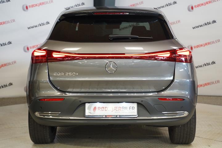 Grå Mercedes EQA250+ fra 2025