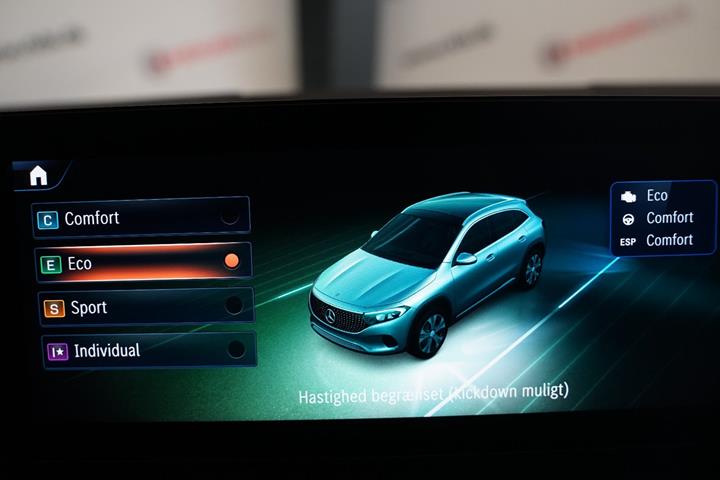 Grå Mercedes EQA250+ fra 2025
