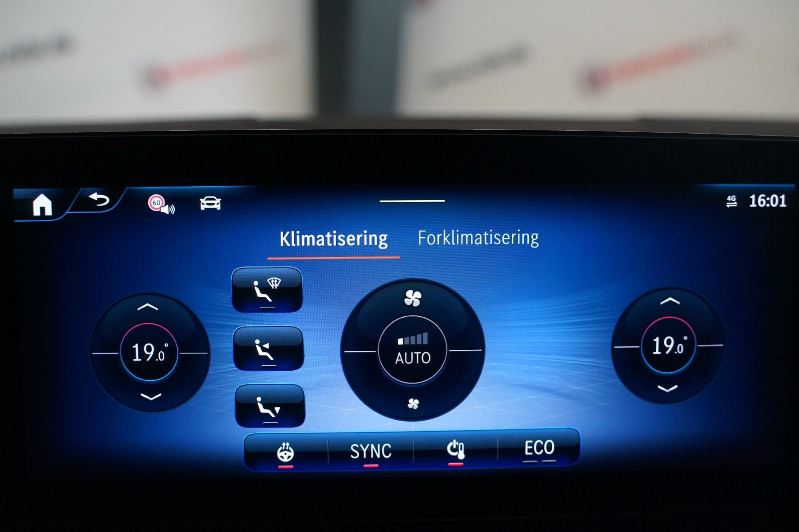 Grå Mercedes EQA250+ fra 2025