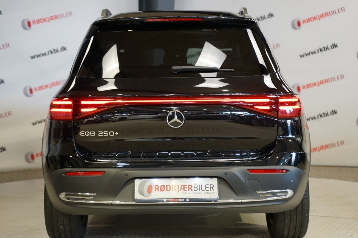 Sort Mercedes EQB250+ fra 2025