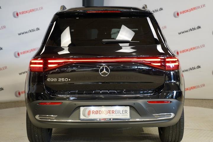 Sort Mercedes EQB250+ fra 2025
