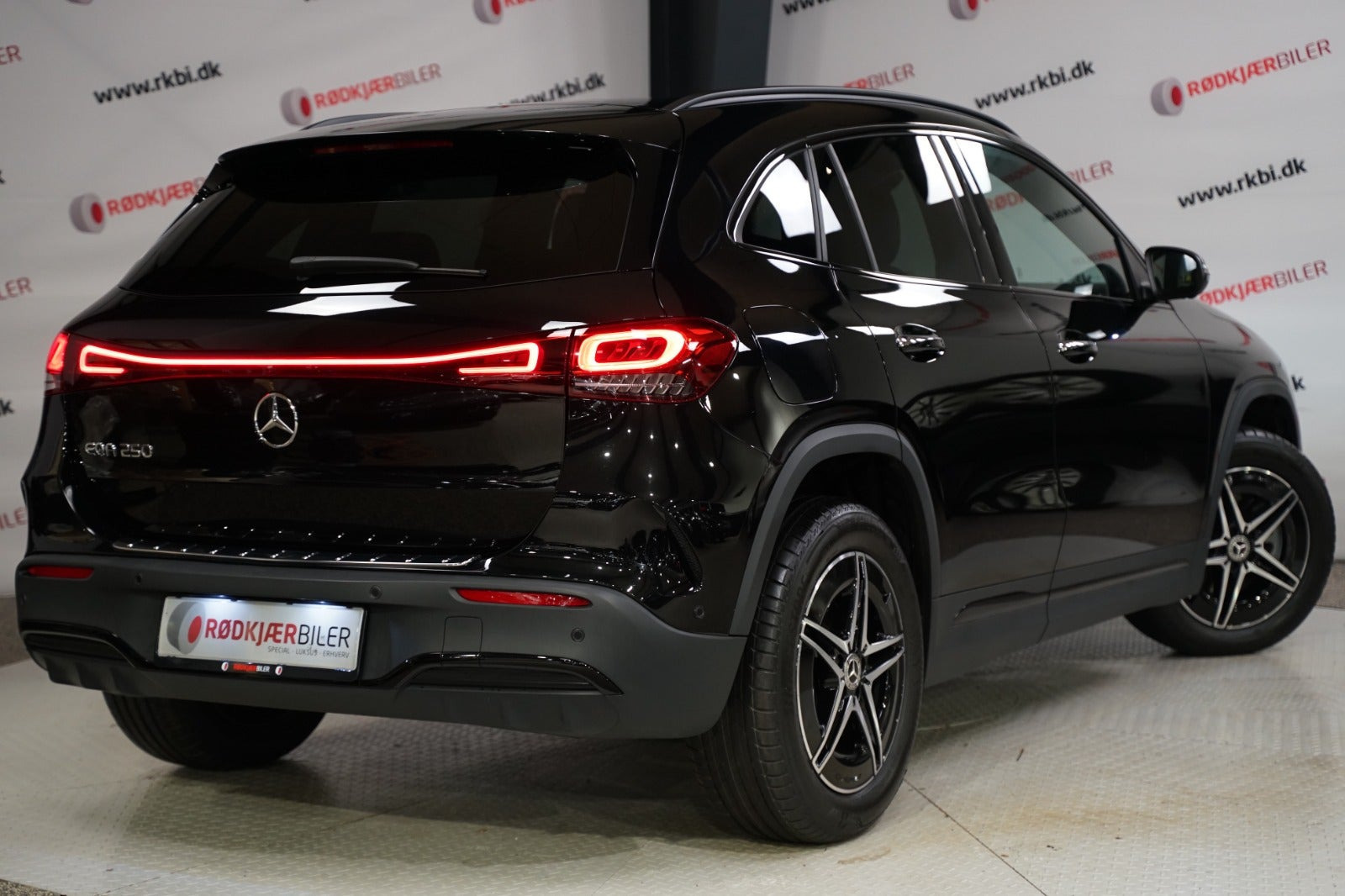 Sort Mercedes EQA250 fra 2024