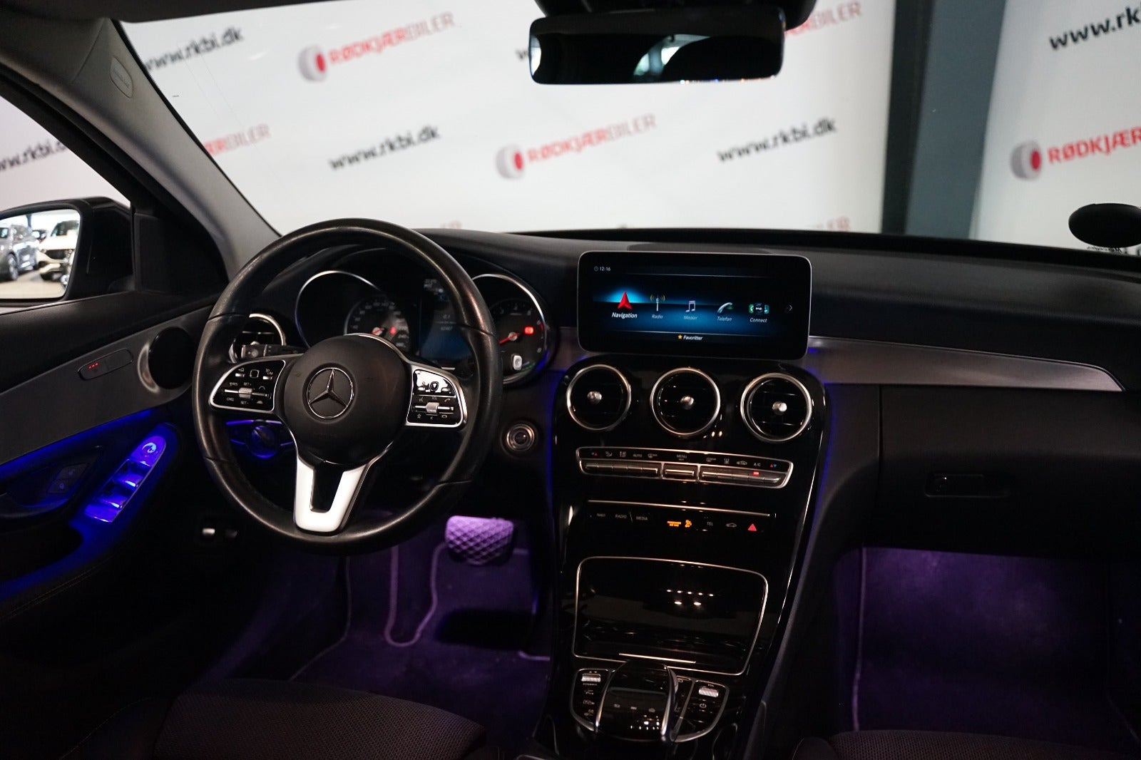 Grå Mercedes C300 e fra 2020
