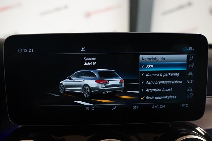 Grå Mercedes C300 e fra 2020