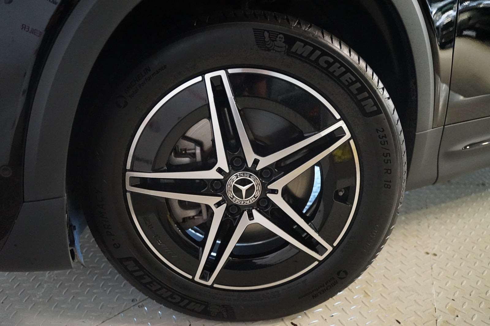 Sort Mercedes EQB250+ fra 2025