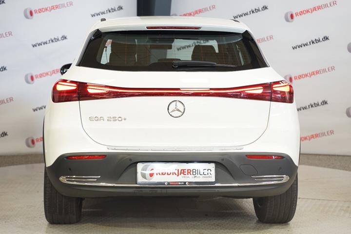 Hvid Mercedes EQA250+ fra 2025