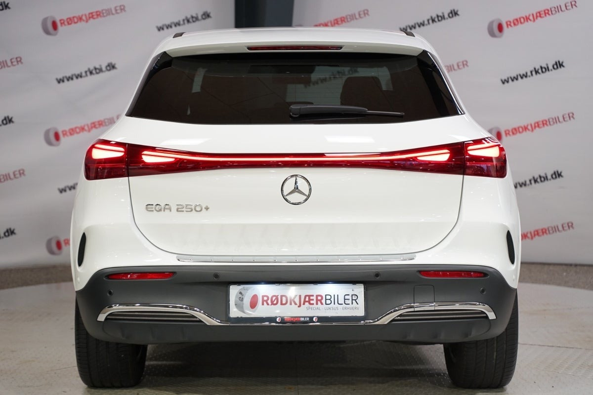Hvid Mercedes EQA250+ fra 2025