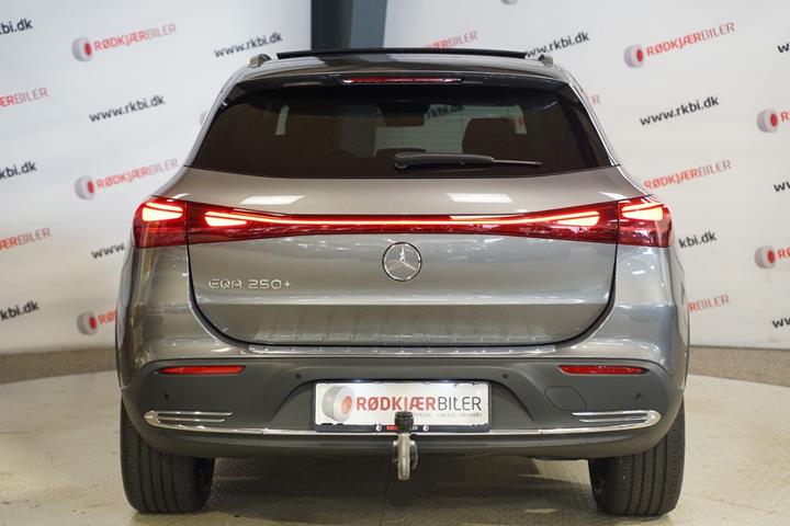 Grå Mercedes EQA250+ fra 2025