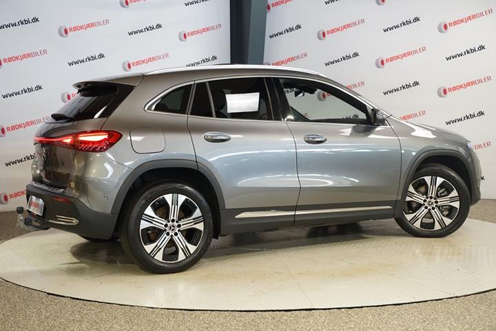 Grå Mercedes EQA250+ fra 2025