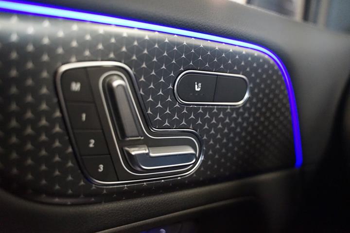 Grå Mercedes EQA250+ fra 2025