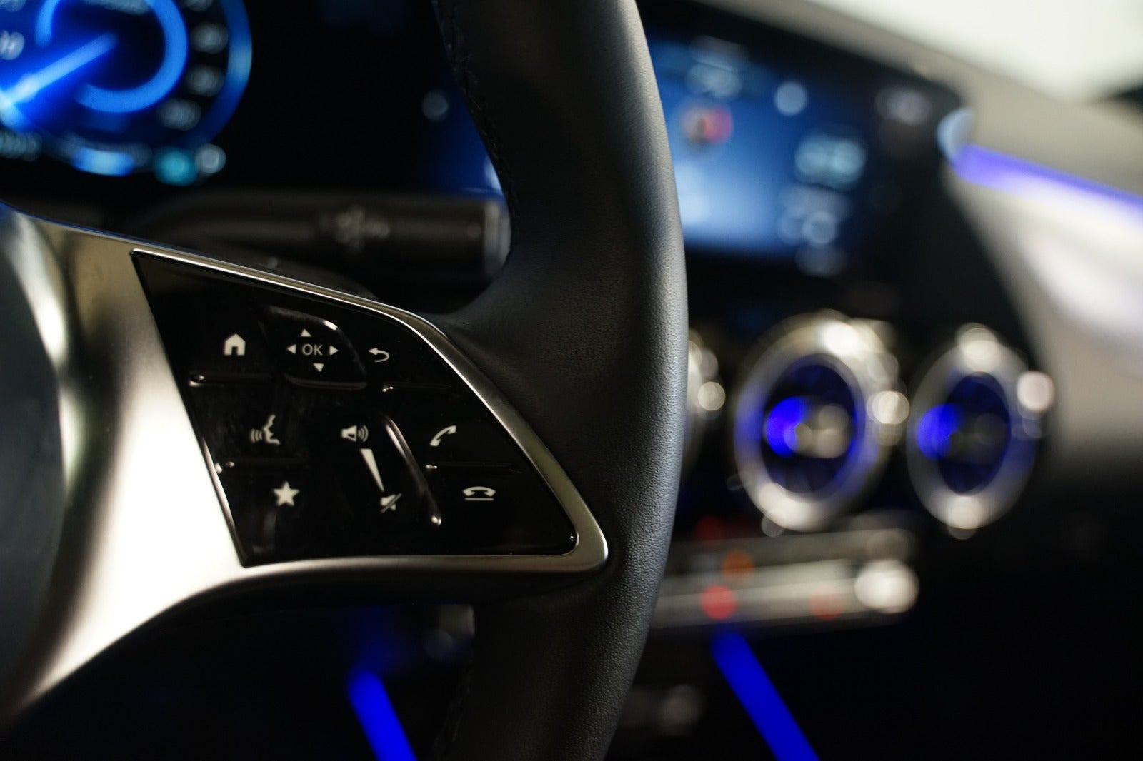 Grå Mercedes EQA250+ fra 2025