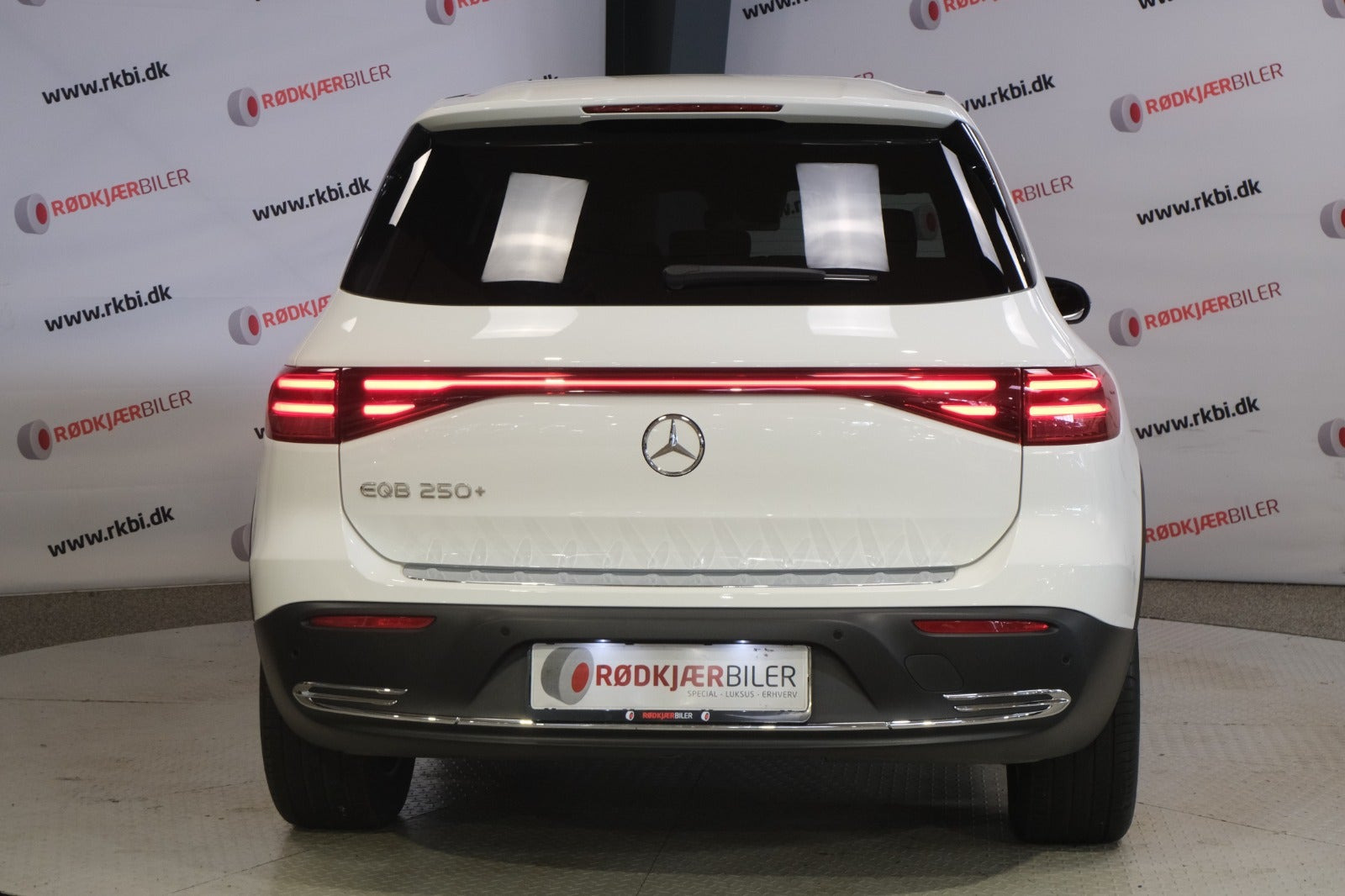 Hvid Mercedes EQB250+ fra 2025