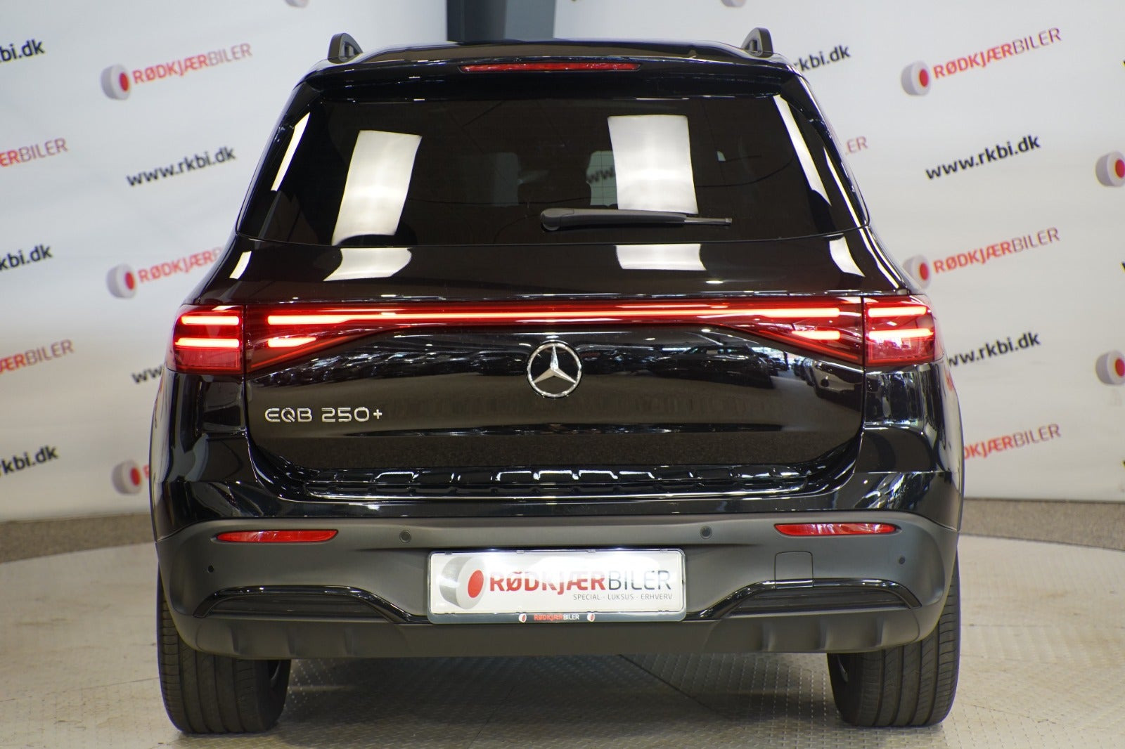 Sort Mercedes EQB250+ fra 2025