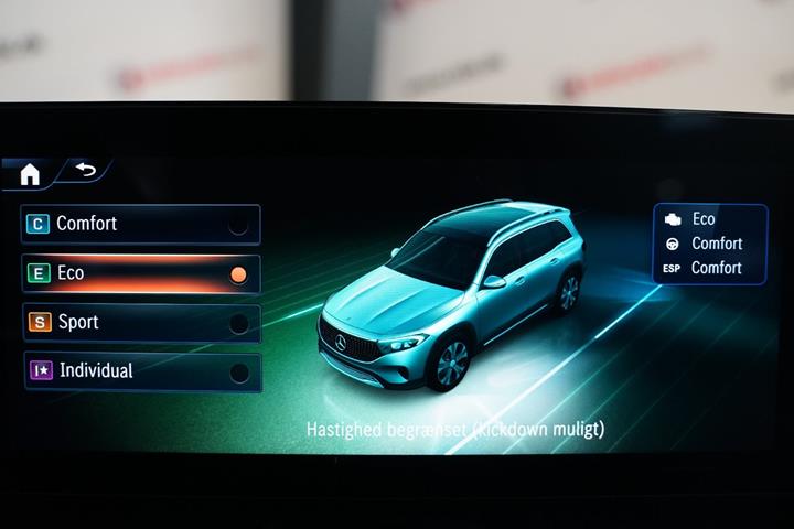 Sort Mercedes EQB250+ fra 2025