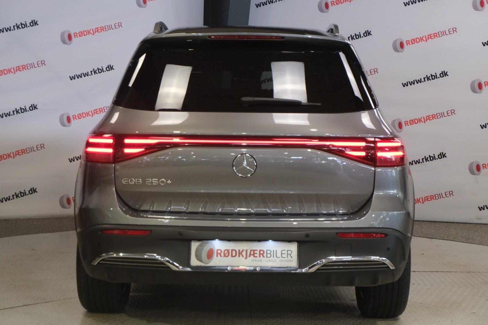 Grå Mercedes EQB250+ fra 2025