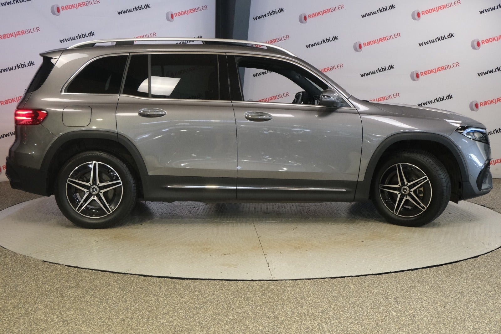 Grå Mercedes EQB250+ fra 2025