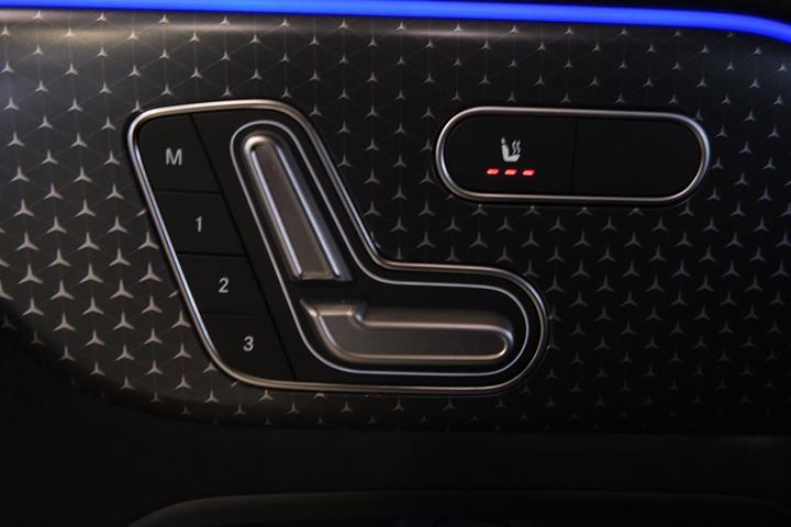 Grå Mercedes EQB250+ fra 2025