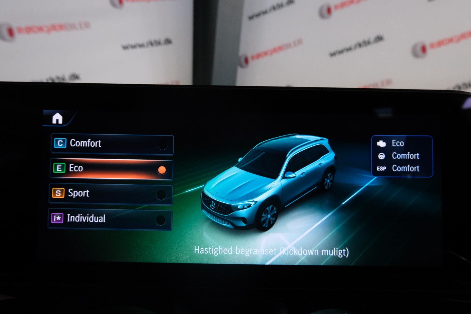 Grå Mercedes EQB250+ fra 2025