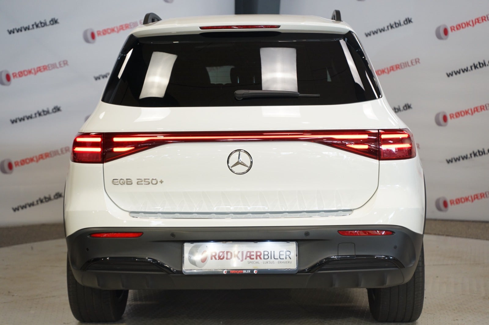 Hvid Mercedes EQB250+ fra 2025