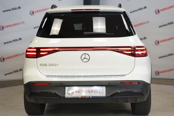 Hvid Mercedes EQB250+ fra 2025