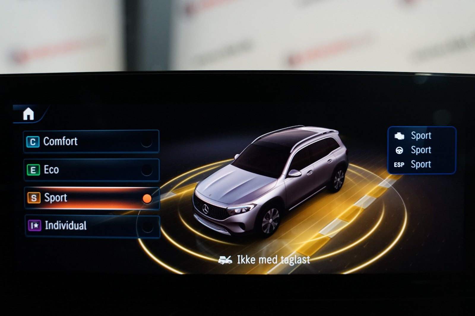 Hvid Mercedes EQB250+ fra 2025