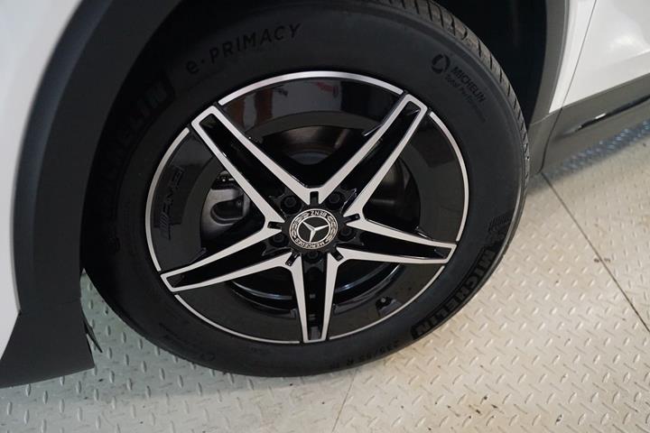 Hvid Mercedes EQB250+ fra 2025