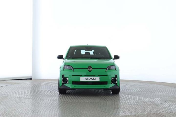 Grøn Renault 5 E-Tech fra 2025