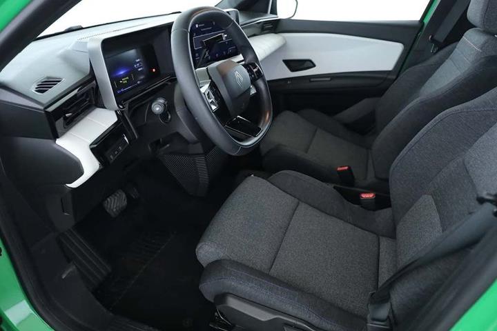 Grøn Renault 5 E-Tech fra 2025