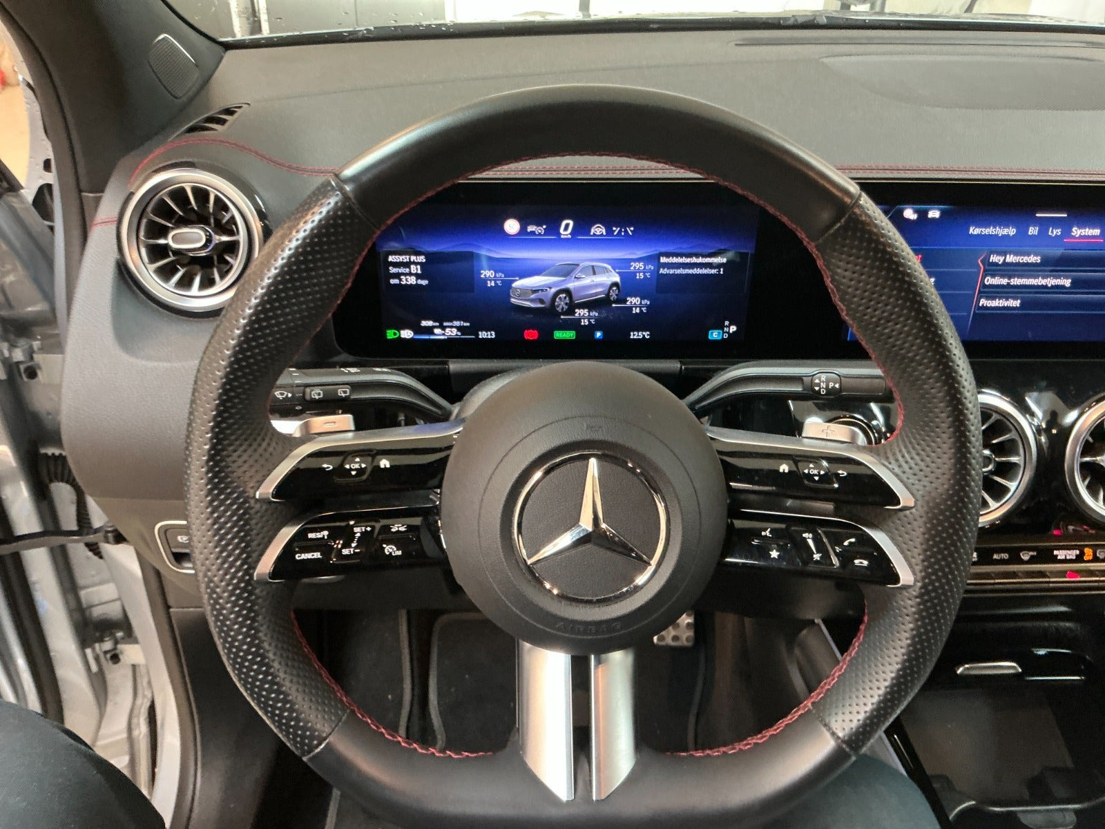 Sølv Mercedes EQA250+ fra 2025