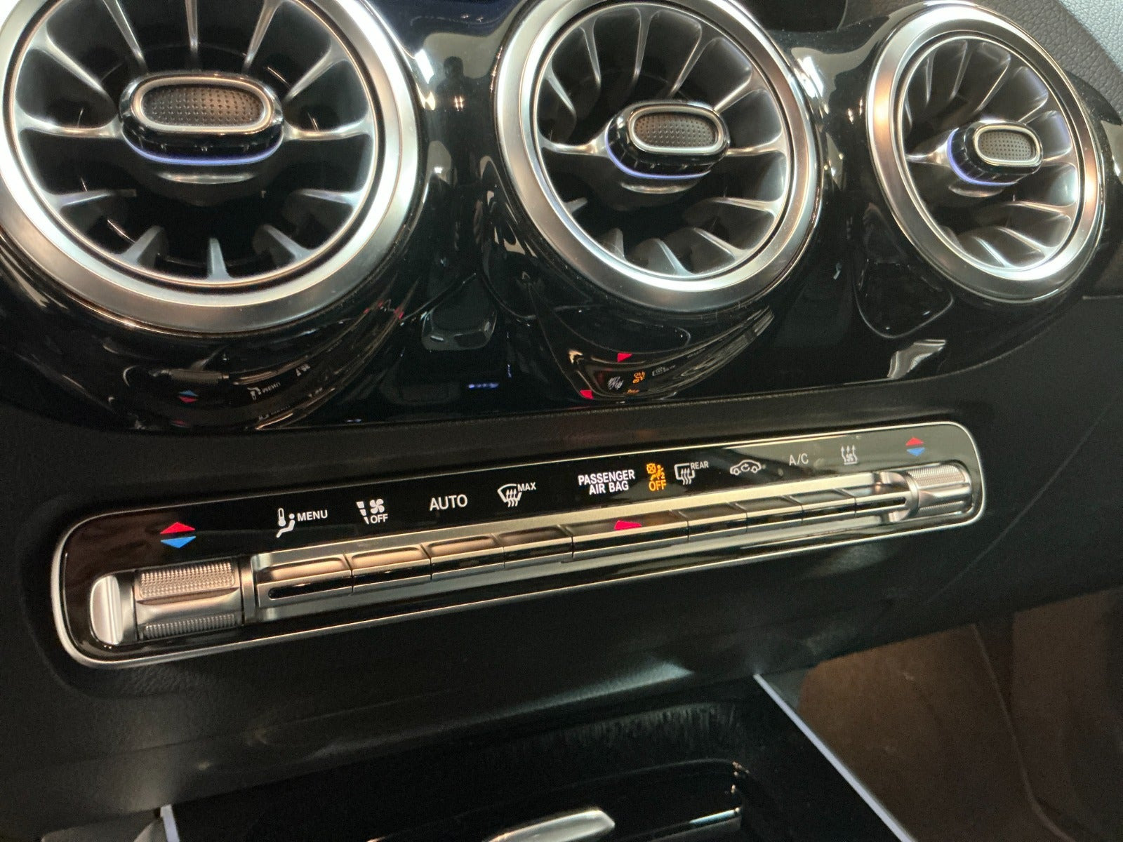 Sølv Mercedes EQA250+ fra 2025