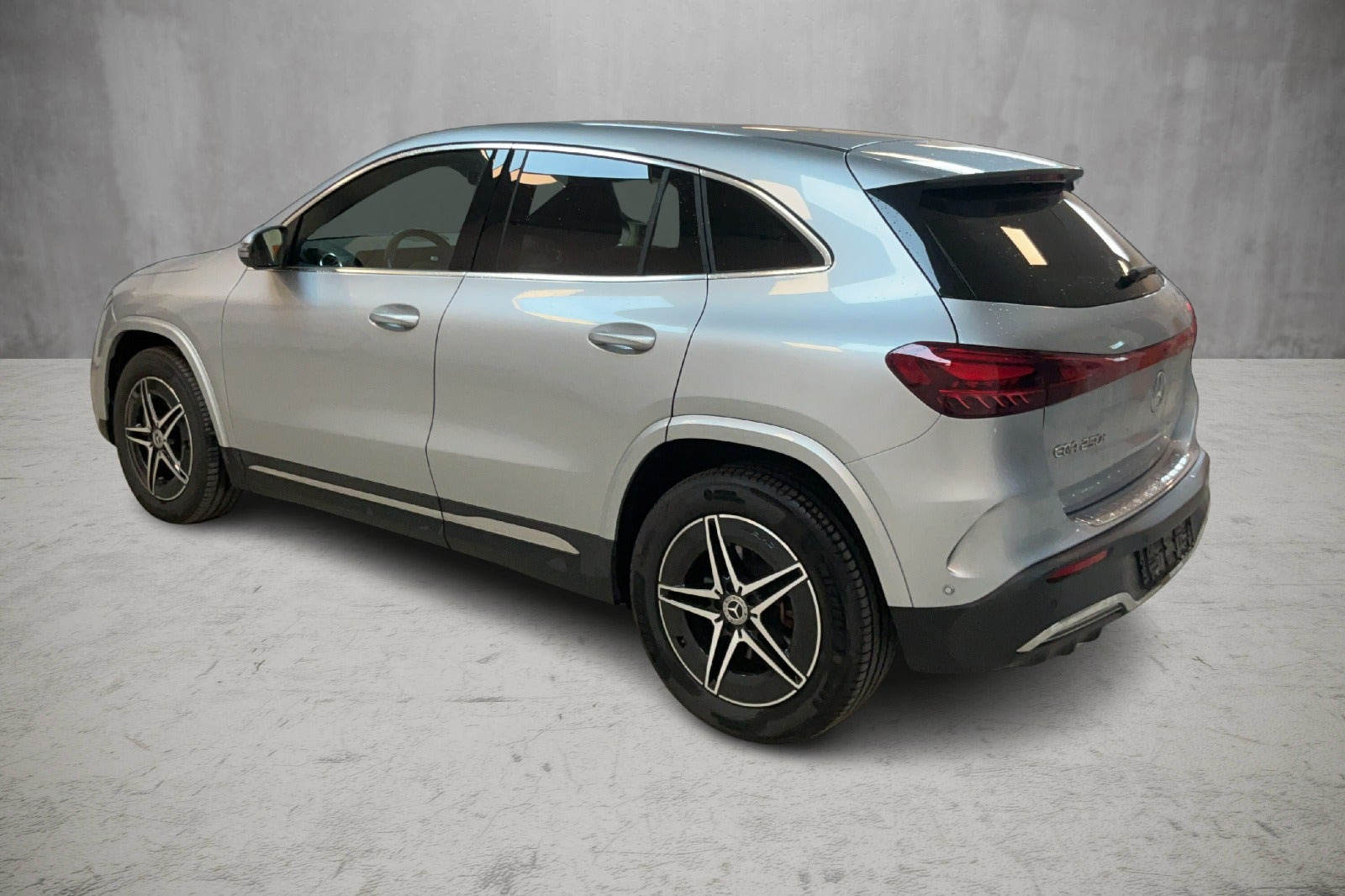 Sølv Mercedes EQA250+ fra 2025
