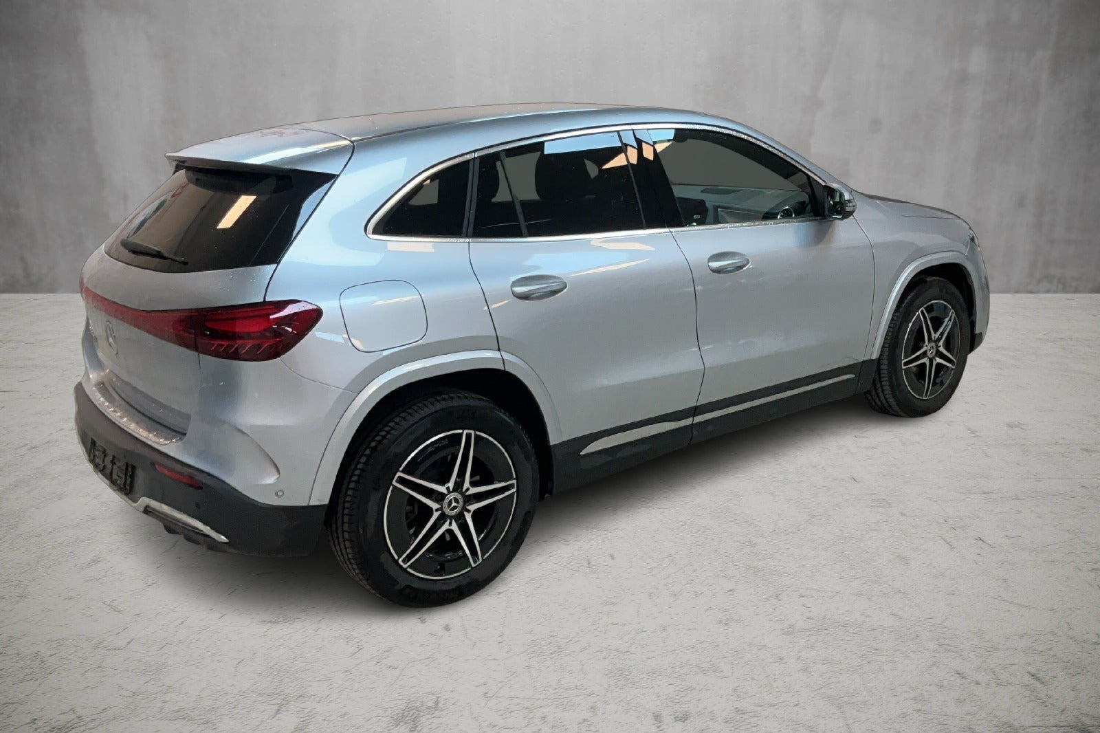 Sølv Mercedes EQA250+ fra 2025