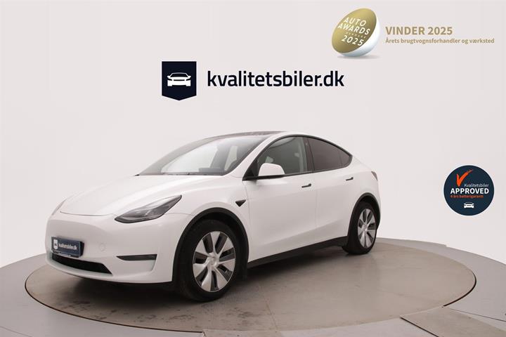 Hvid Tesla Model Y fra 2023