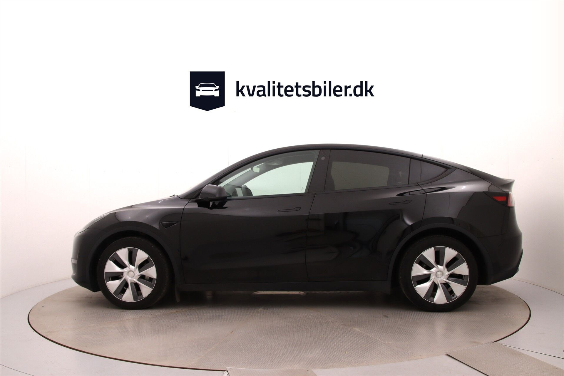 Sort Tesla Model Y fra 2023