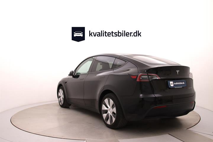 Sort Tesla Model Y fra 2023