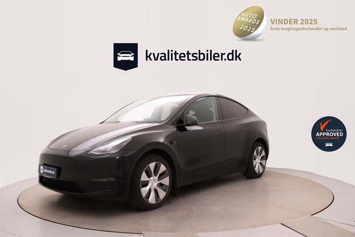 Sort Tesla Model Y fra 2023