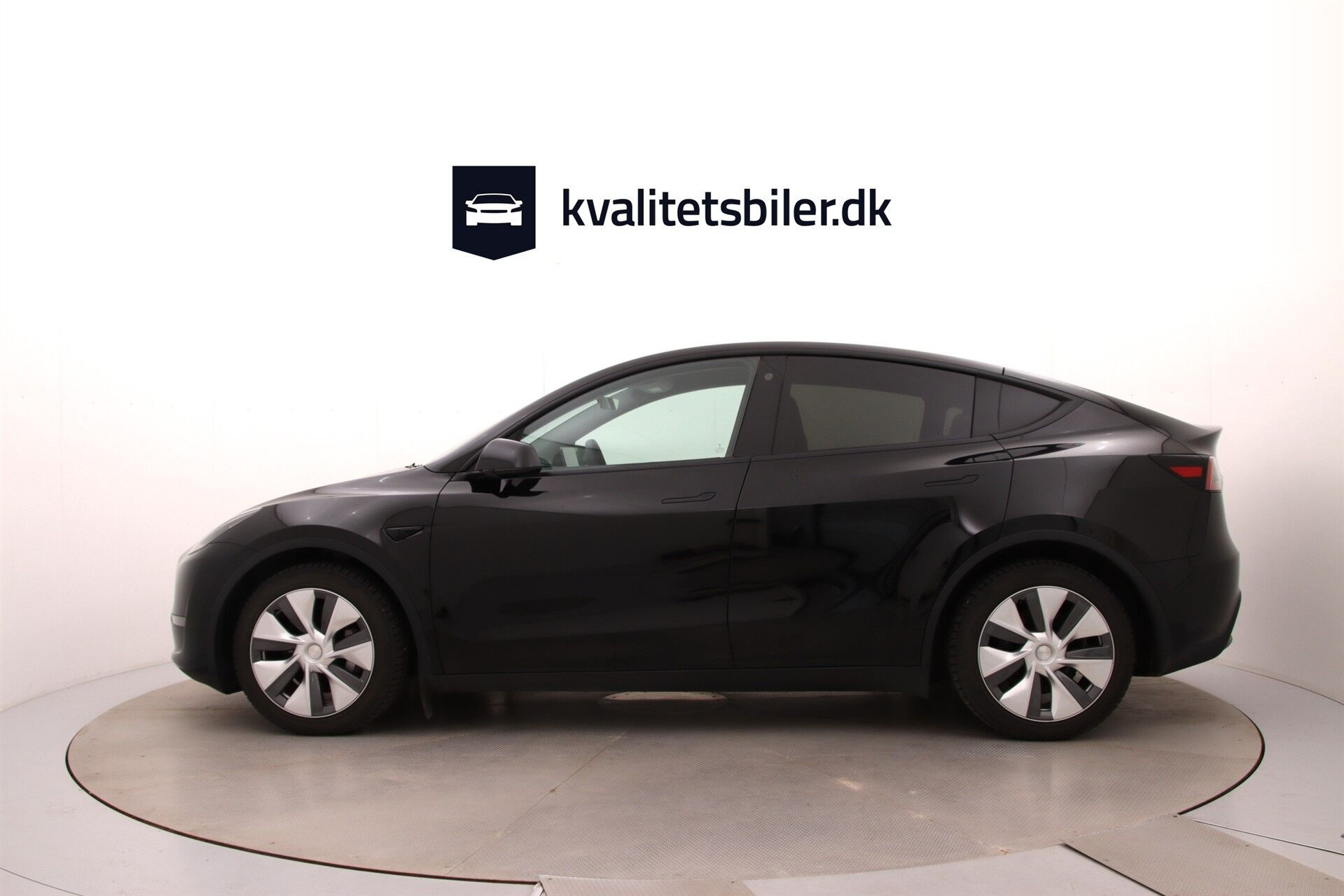 Sort Tesla Model Y fra 2023