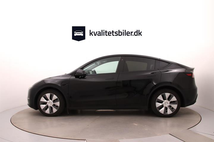 Sort Tesla Model Y fra 2023