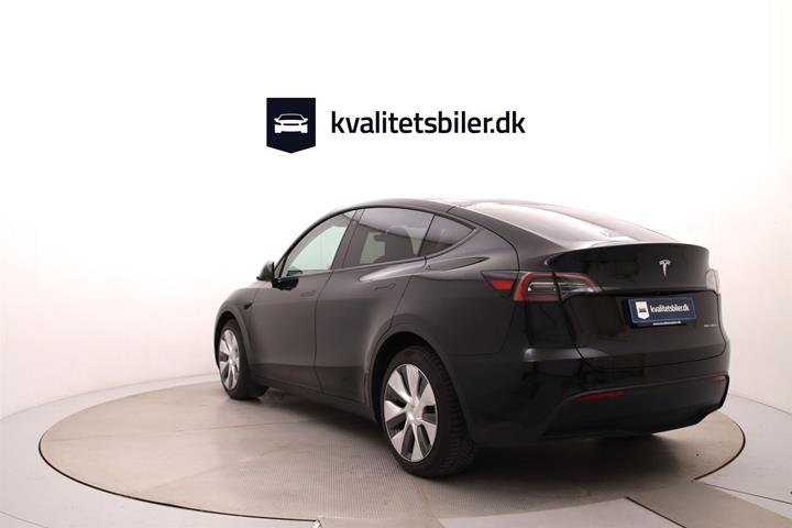 Sort Tesla Model Y fra 2023