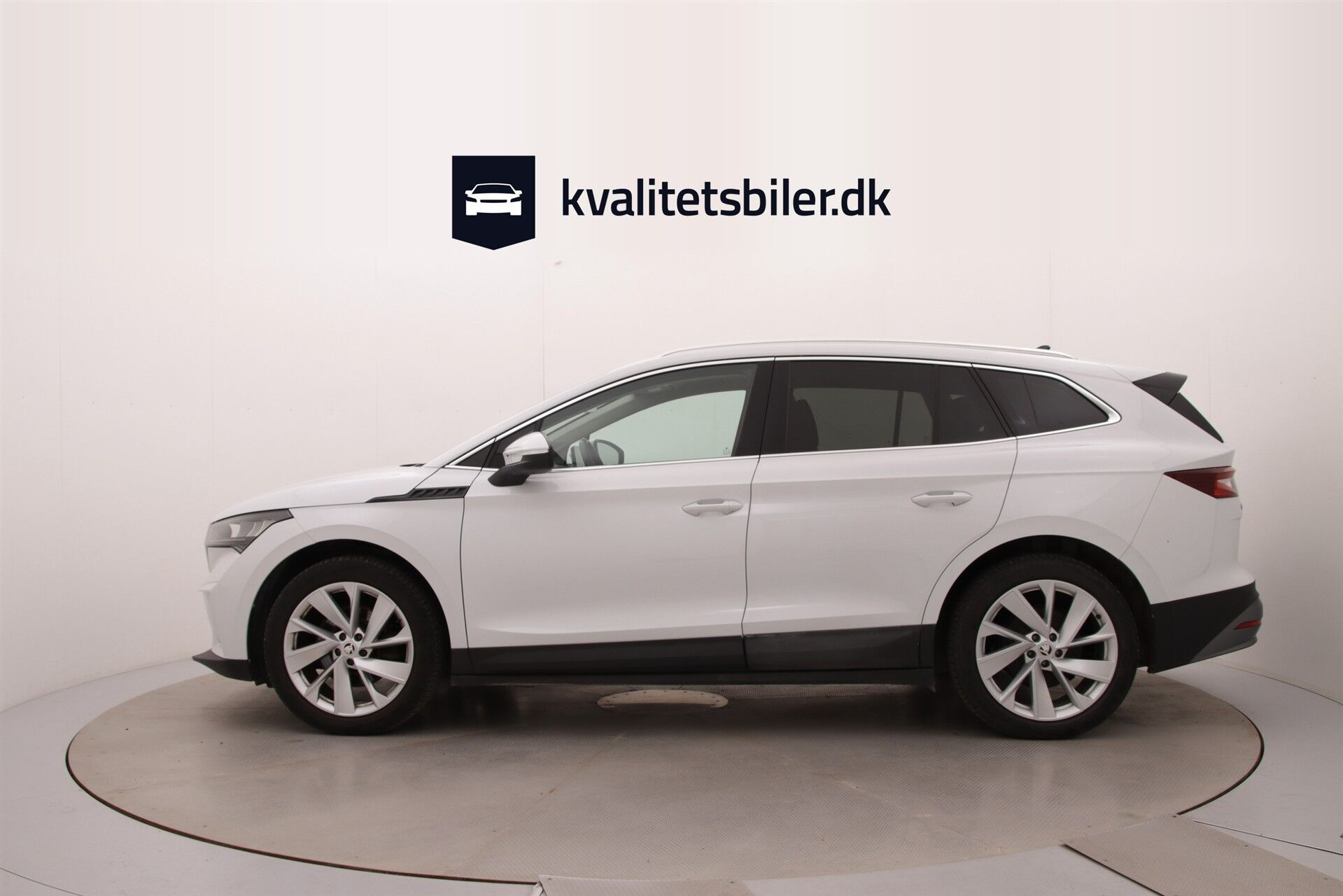 Hvid Skoda Enyaq fra 2022