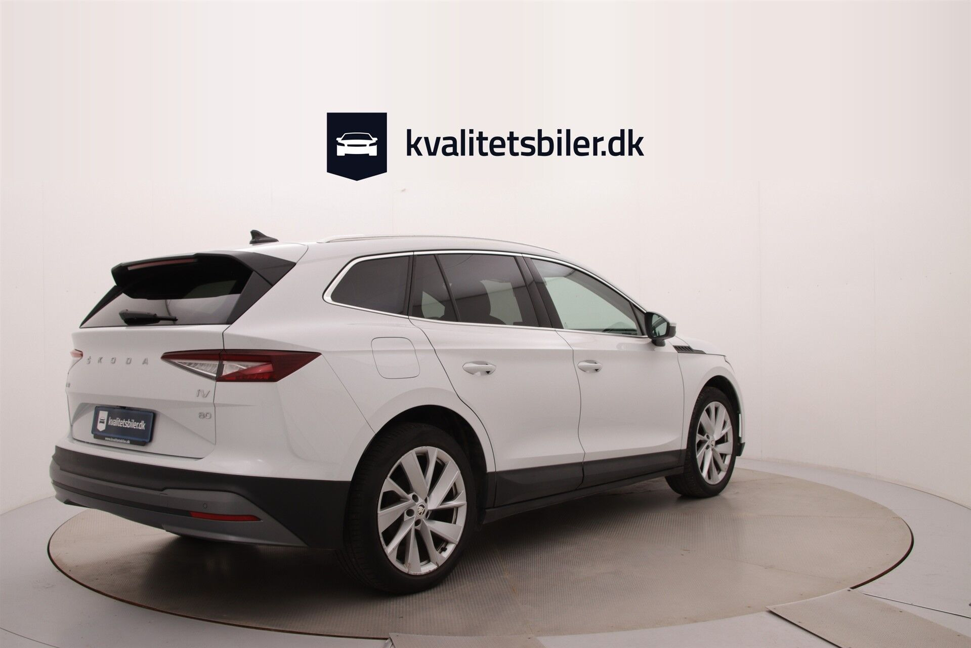 Hvid Skoda Enyaq fra 2022