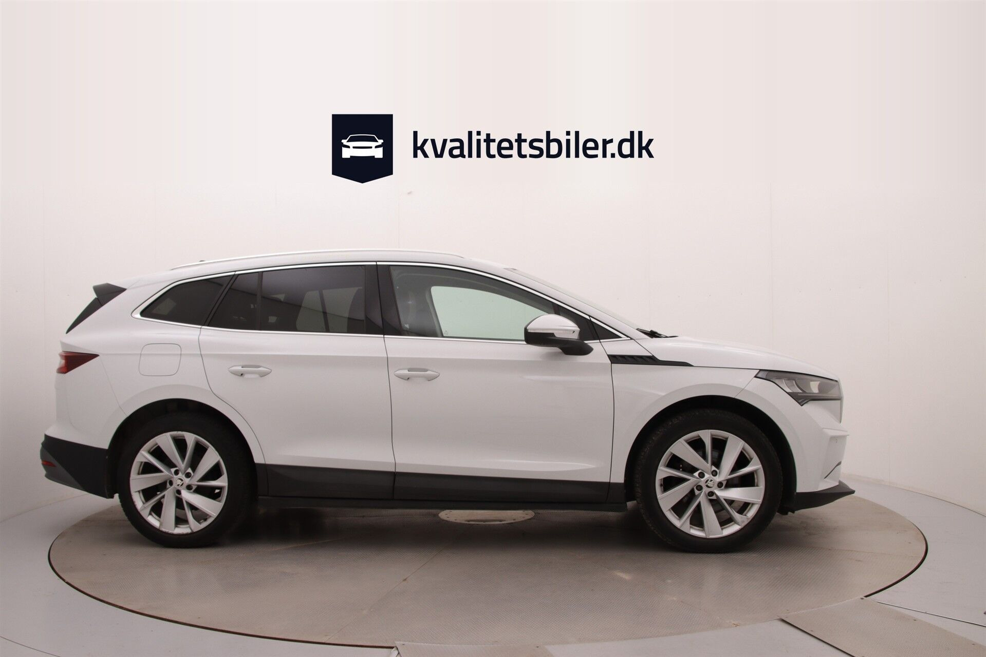 Hvid Skoda Enyaq fra 2022