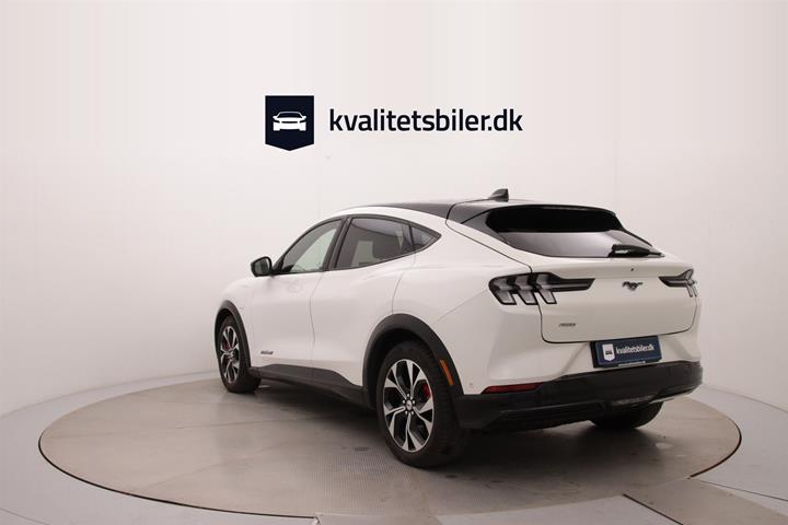 Hvid Ford Mustang Mach-E fra 2022