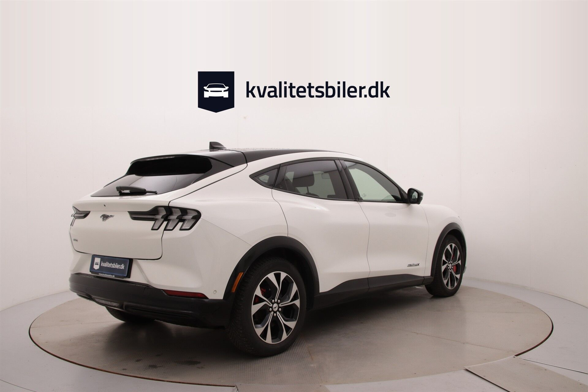 Hvid Ford Mustang Mach-E fra 2022