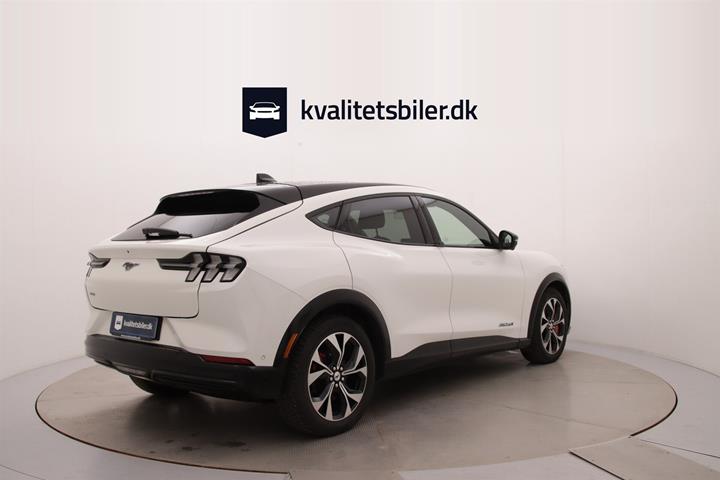 Hvid Ford Mustang Mach-E fra 2022