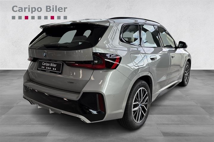 Sølv BMW iX1 fra 2025