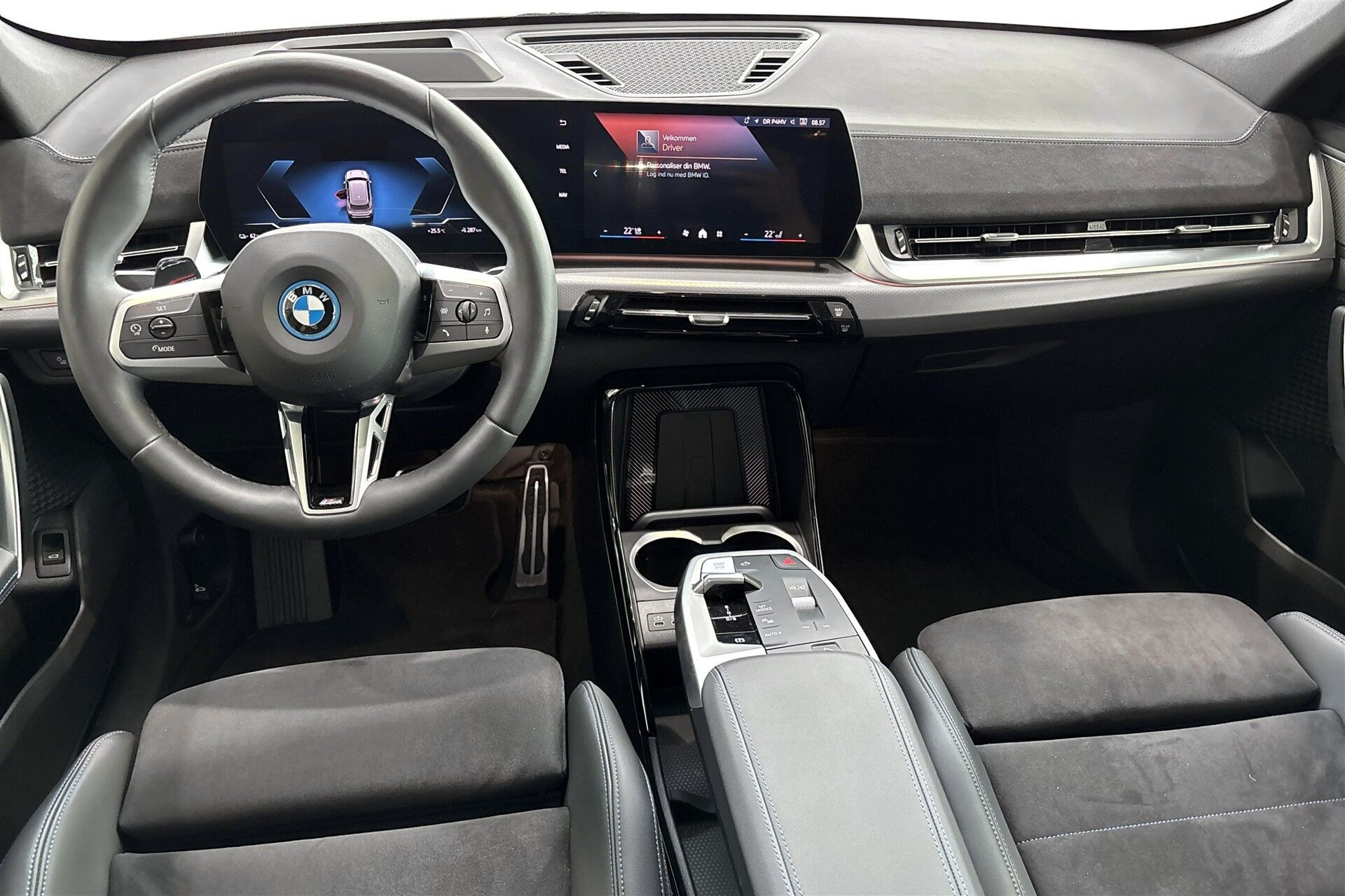 Sølv BMW iX1 fra 2025