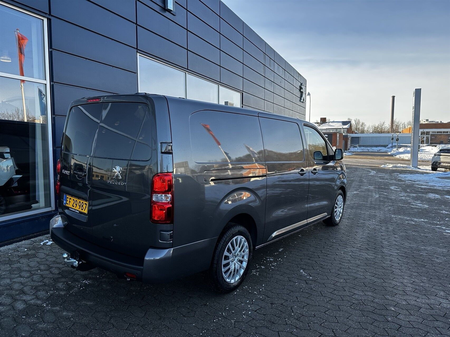 Grå Peugeot Expert fra 2025