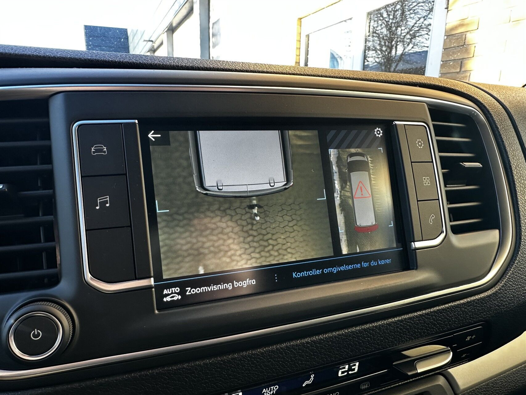 Grå Peugeot Expert fra 2025